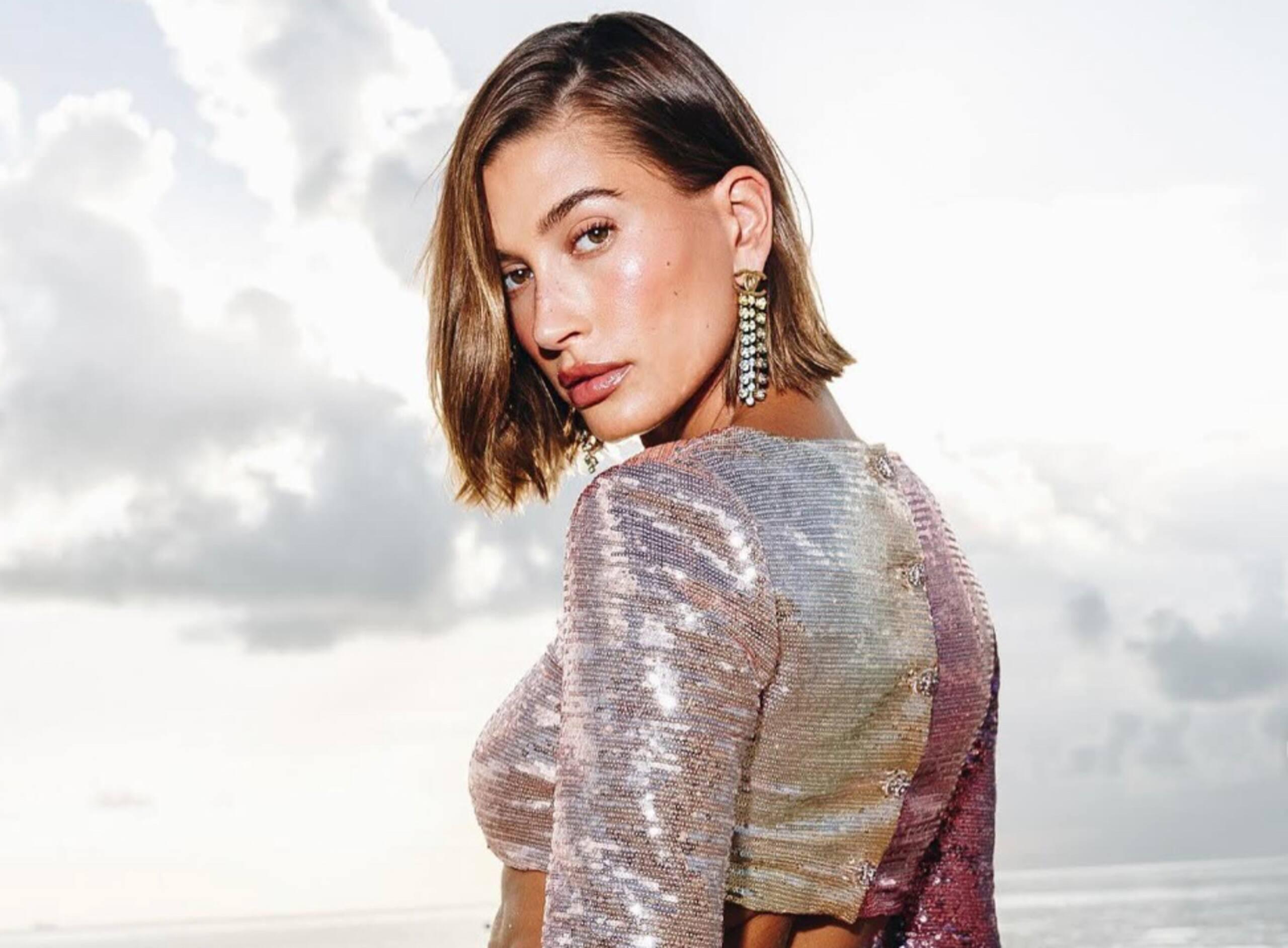 Voici LA séance photo la plus sexy d’Hailey Bieber