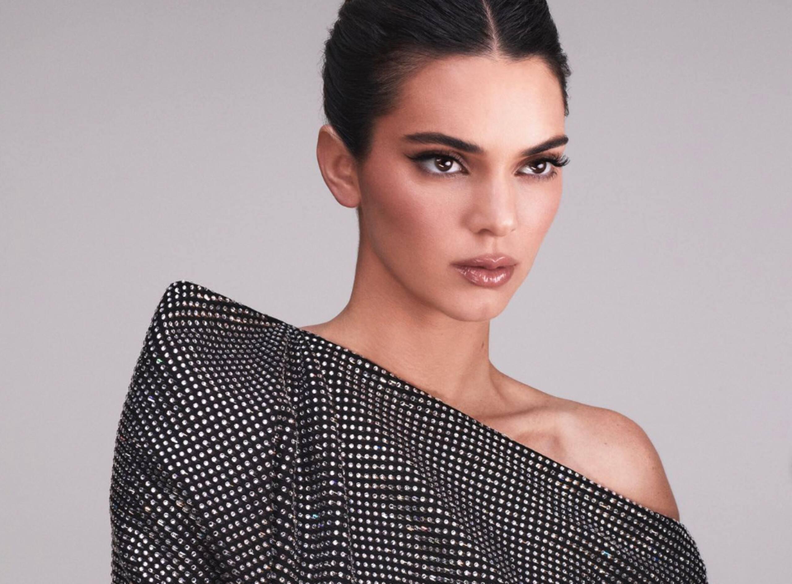 Kendall Jenner exhibitionniste pour Calvin Klein