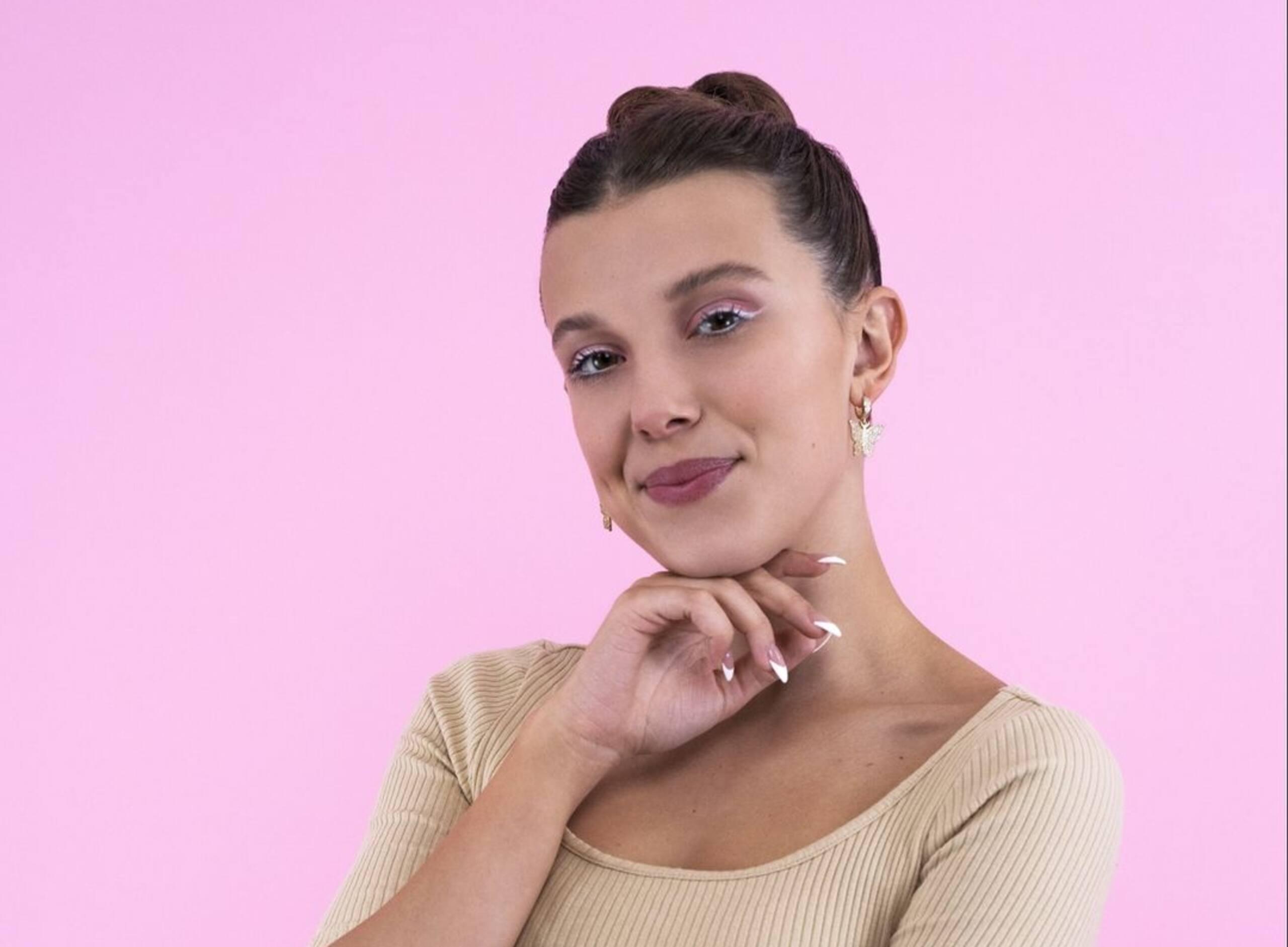 Voici comment porter la tendance du eyeliner blanc