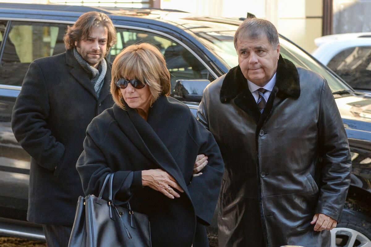 Pierre Lacroix et son épouse arrivent à la chapelle ardente de René Angelil qui aura ce jeudi 21 janvier 2016, à la Basilique Notre-Dame à Montréal. MAXIME DELAND/AGENCE QMI