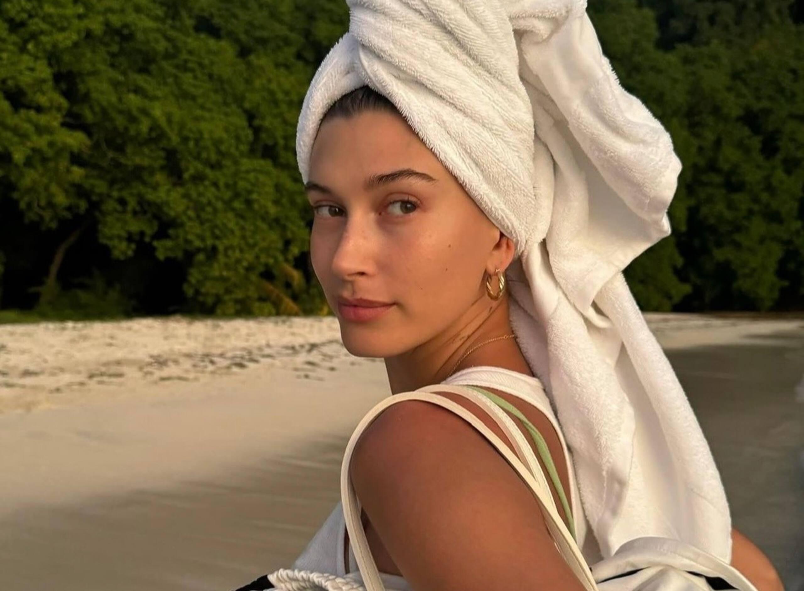 Hailey Bieber incarne l’esthétique «coquettecore»