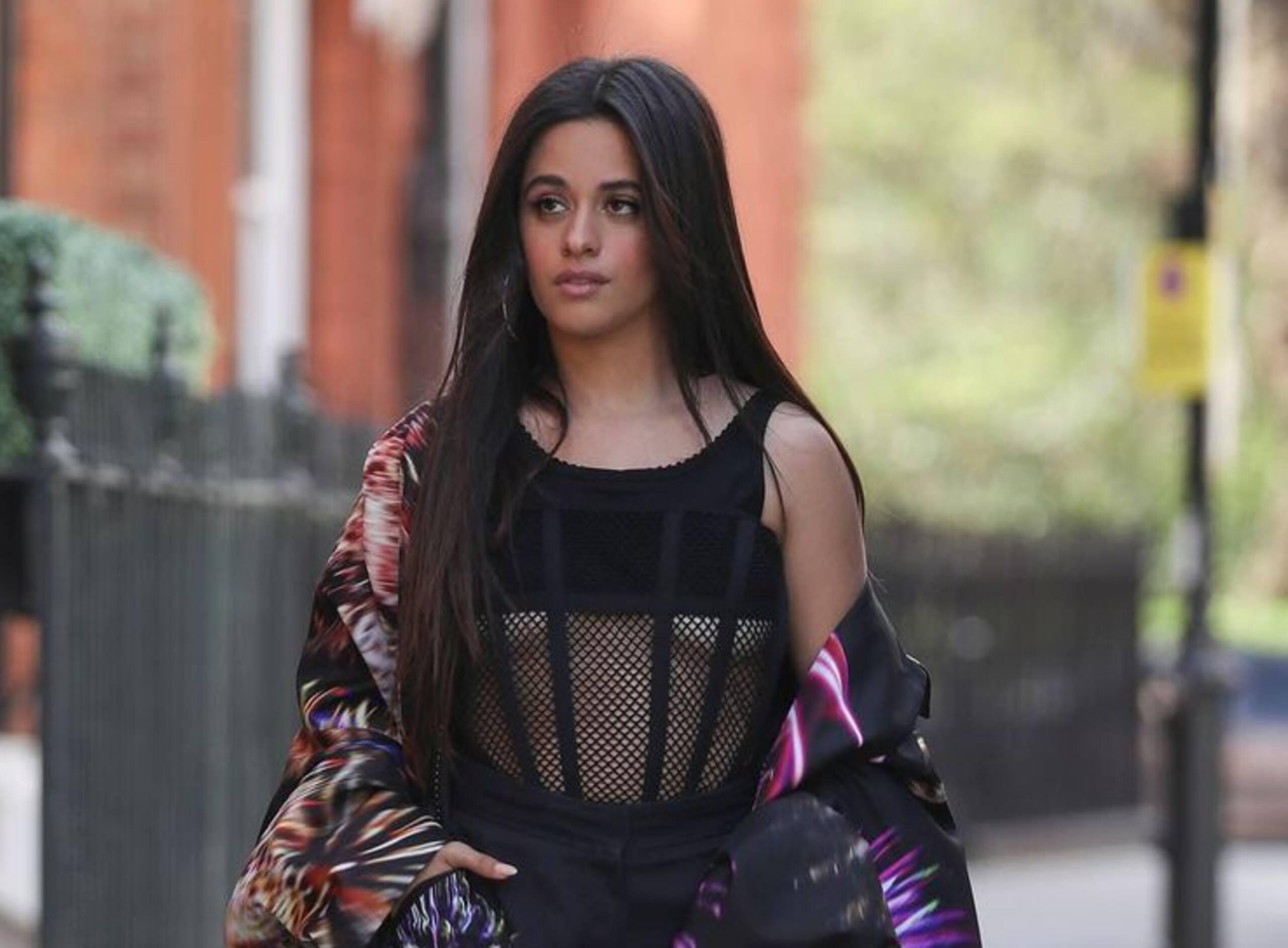 Camila Cabello lance un message aux paparazzi