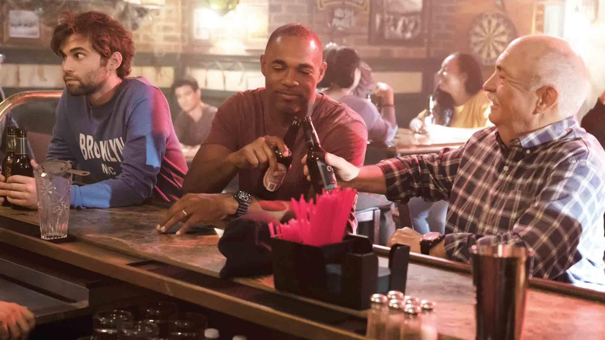 Ben (Jason George) a choisi la mauvaise journée pour aller prendre un verre au bar de Joe.