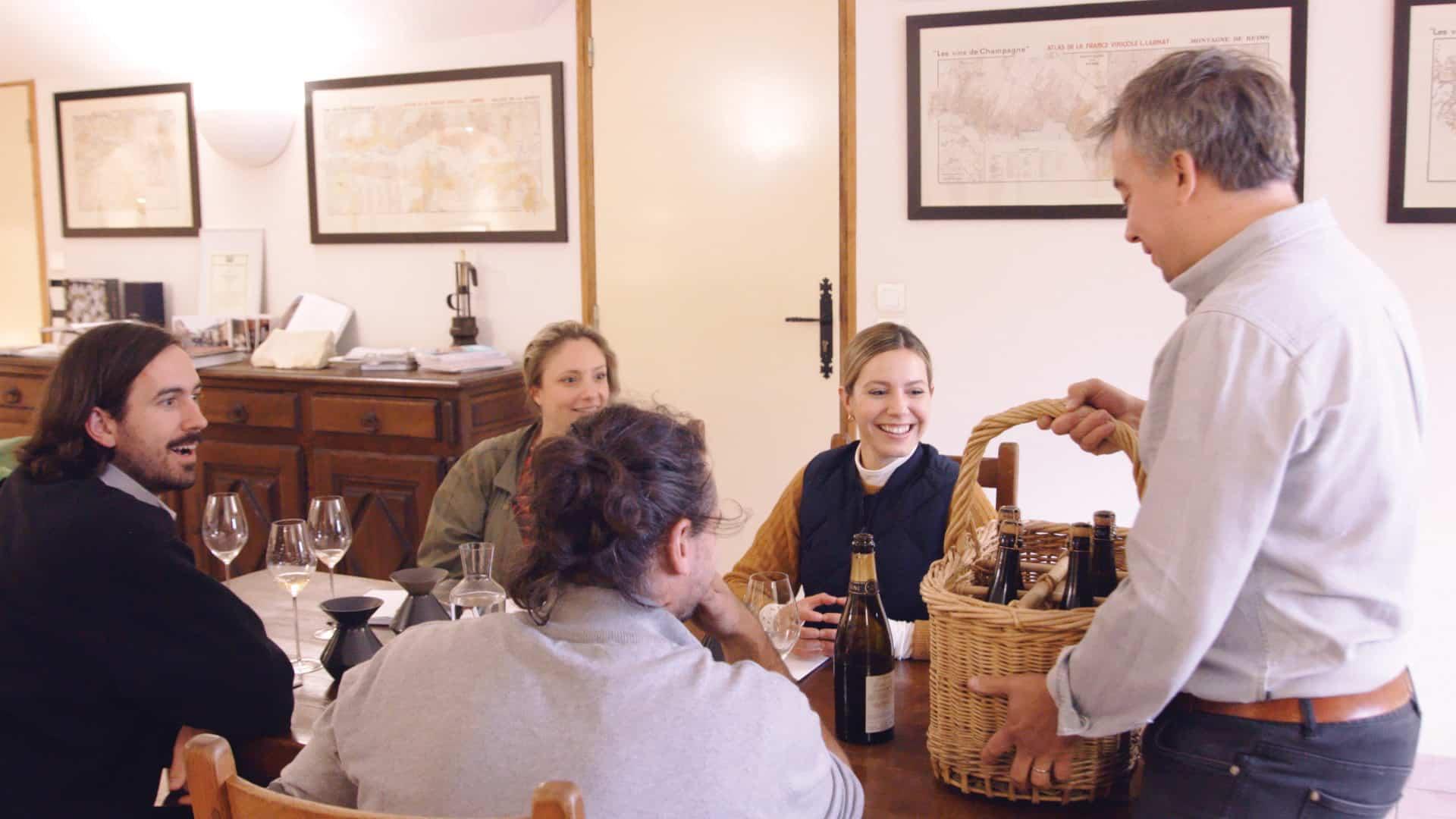 Au cours du tournage, l’animatrice a fait de belles rencontres... et dégusté d’excellents vins.