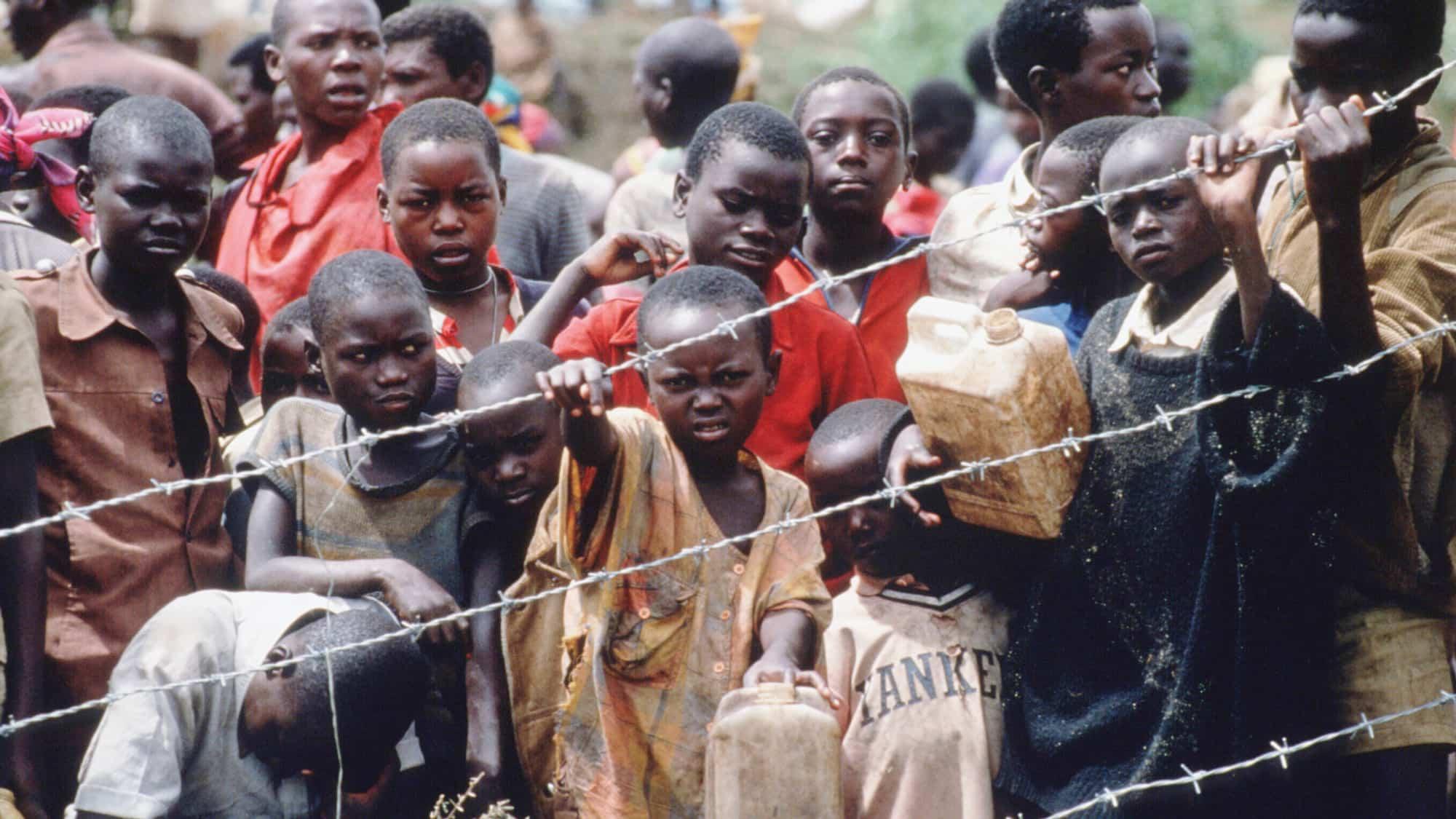 Des réfugiés tutsis fuyant les massacres au Rwanda.