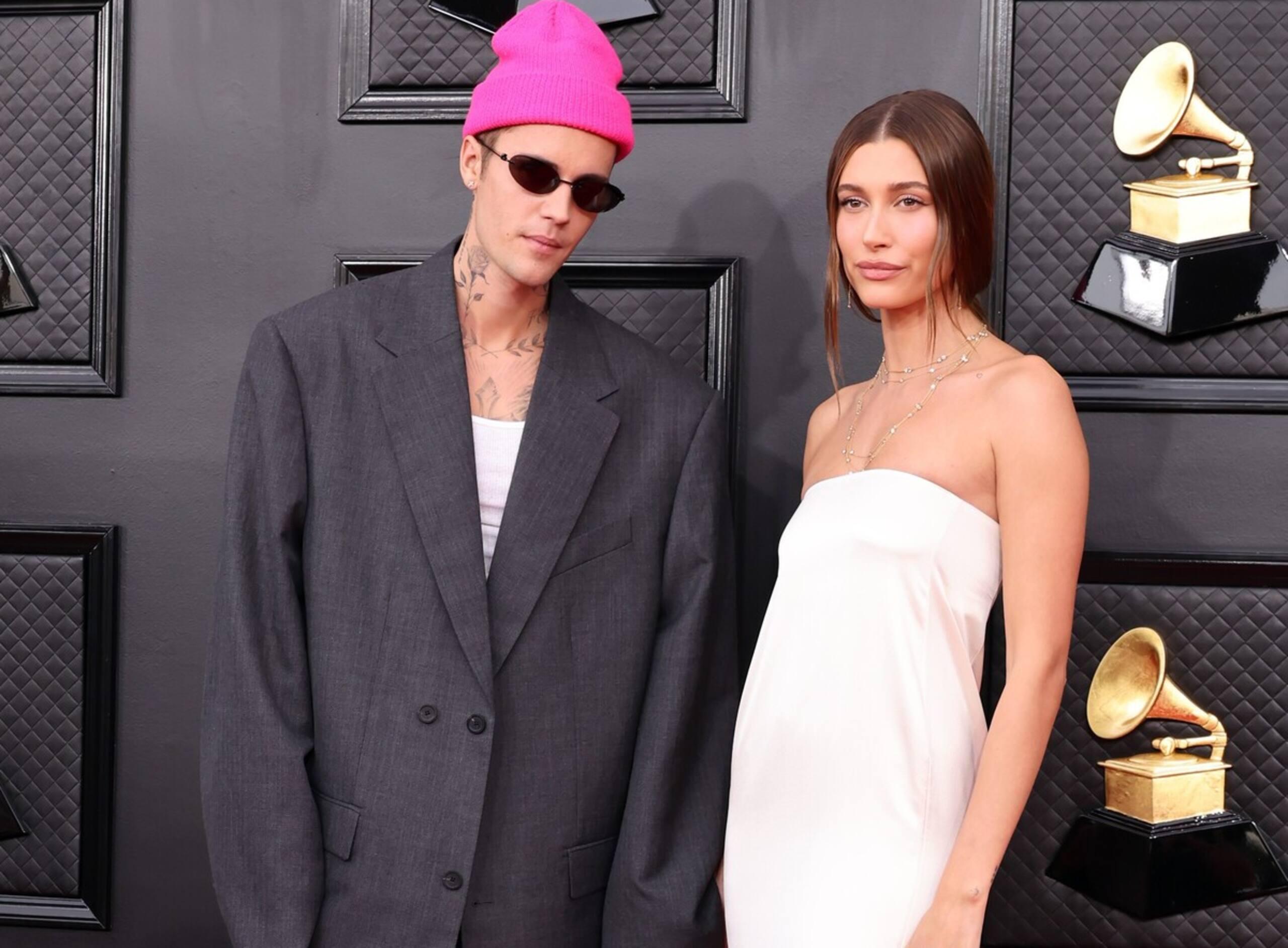 Justin plante Hailey sur le tapis rouge 