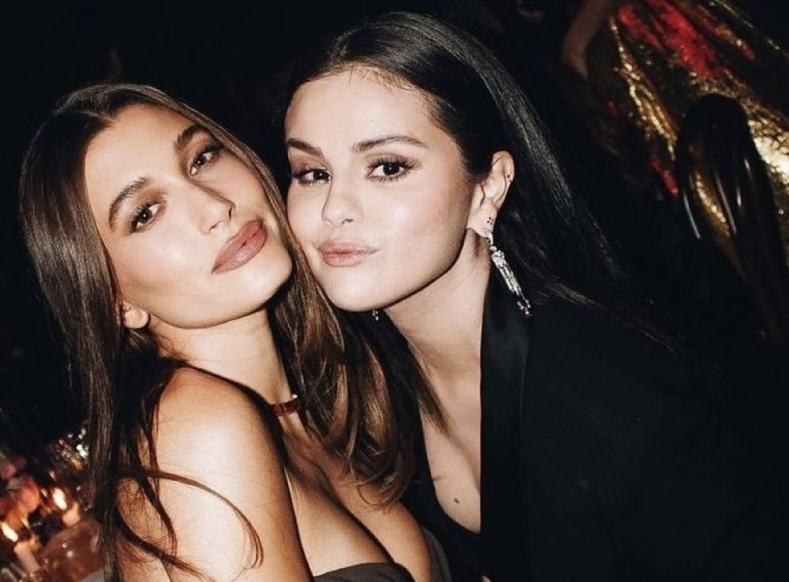 Selena se porte finalement à la défense de Hailey