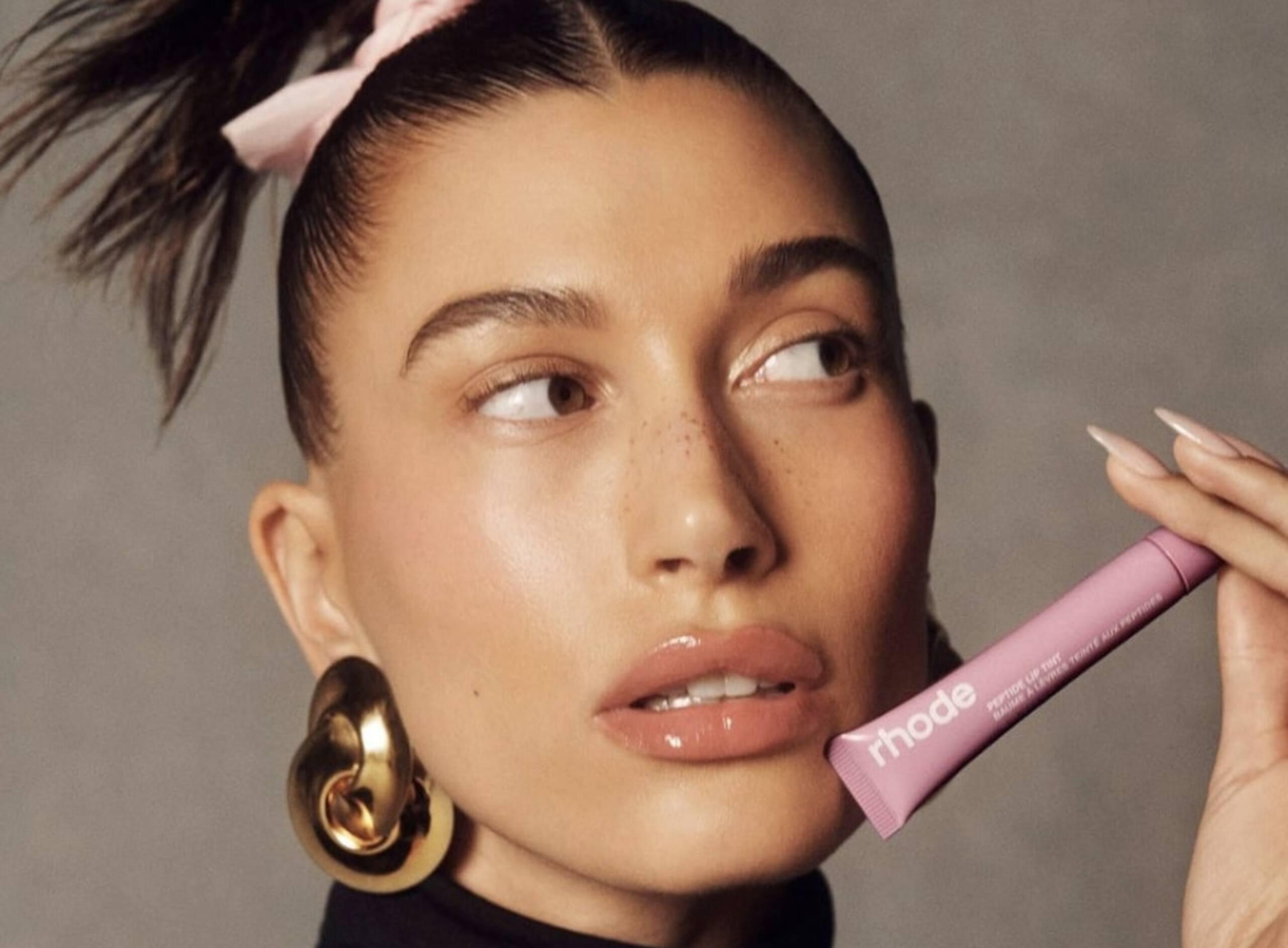 Les «lip treatments» d'Hailey Bieber font jaser 