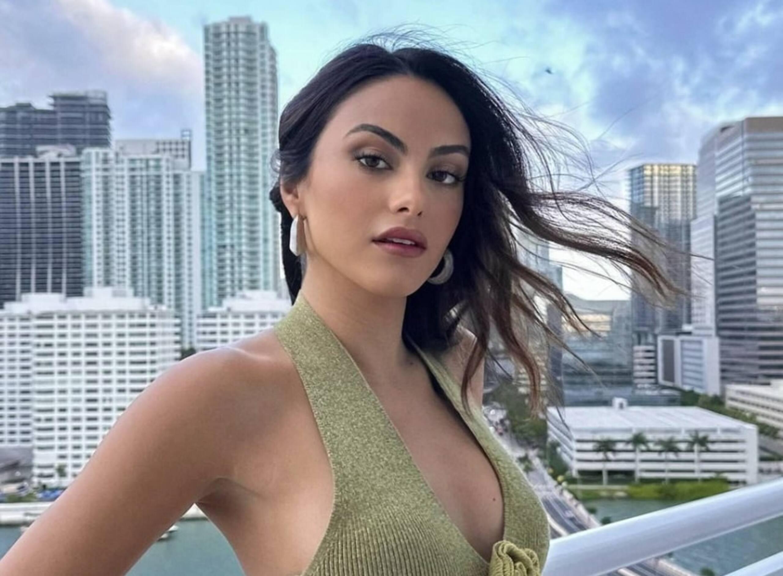 Camila Mendes seins quasi nus en une du Vogue MX