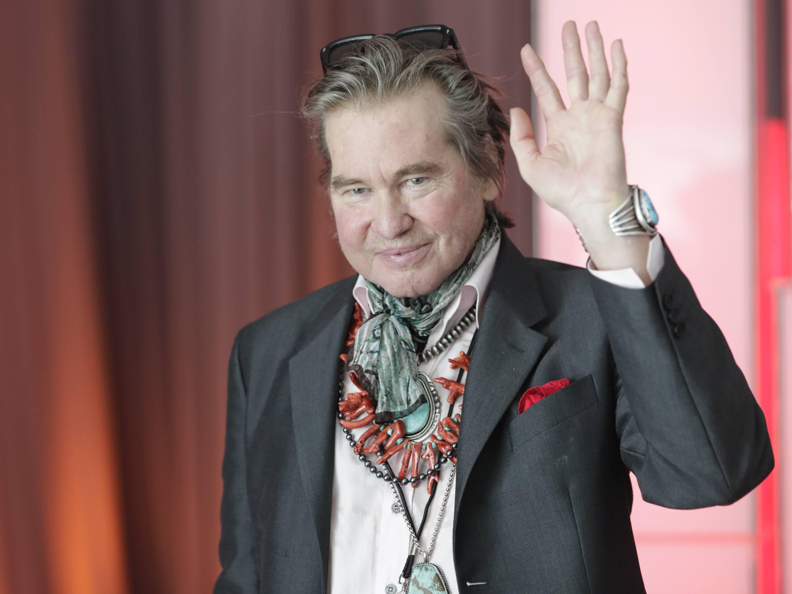 Trachéotomisé, Val Kilmer s’ennuie de sa voix