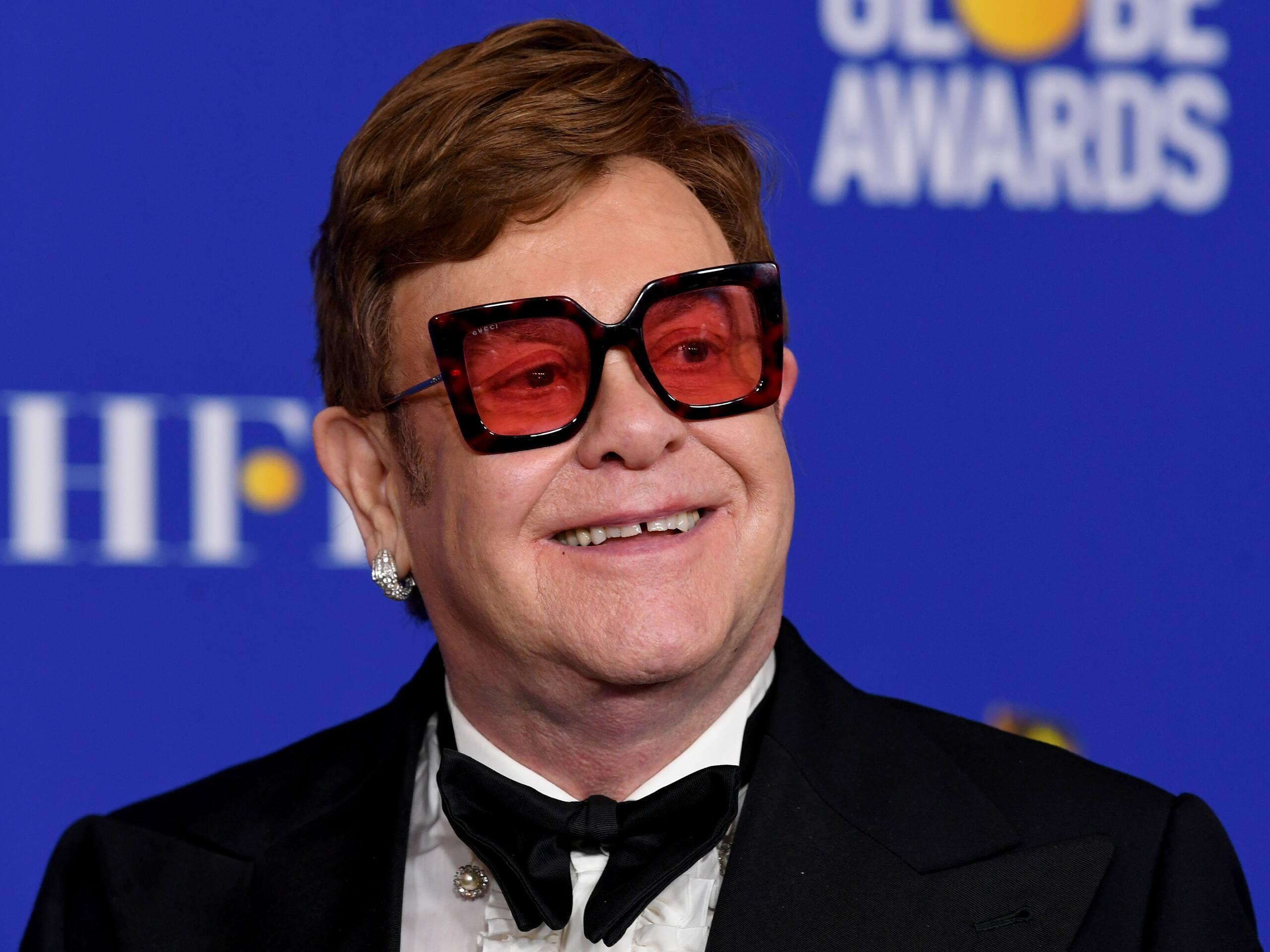 Elton John dénonce l'hypocrisie du Vatican