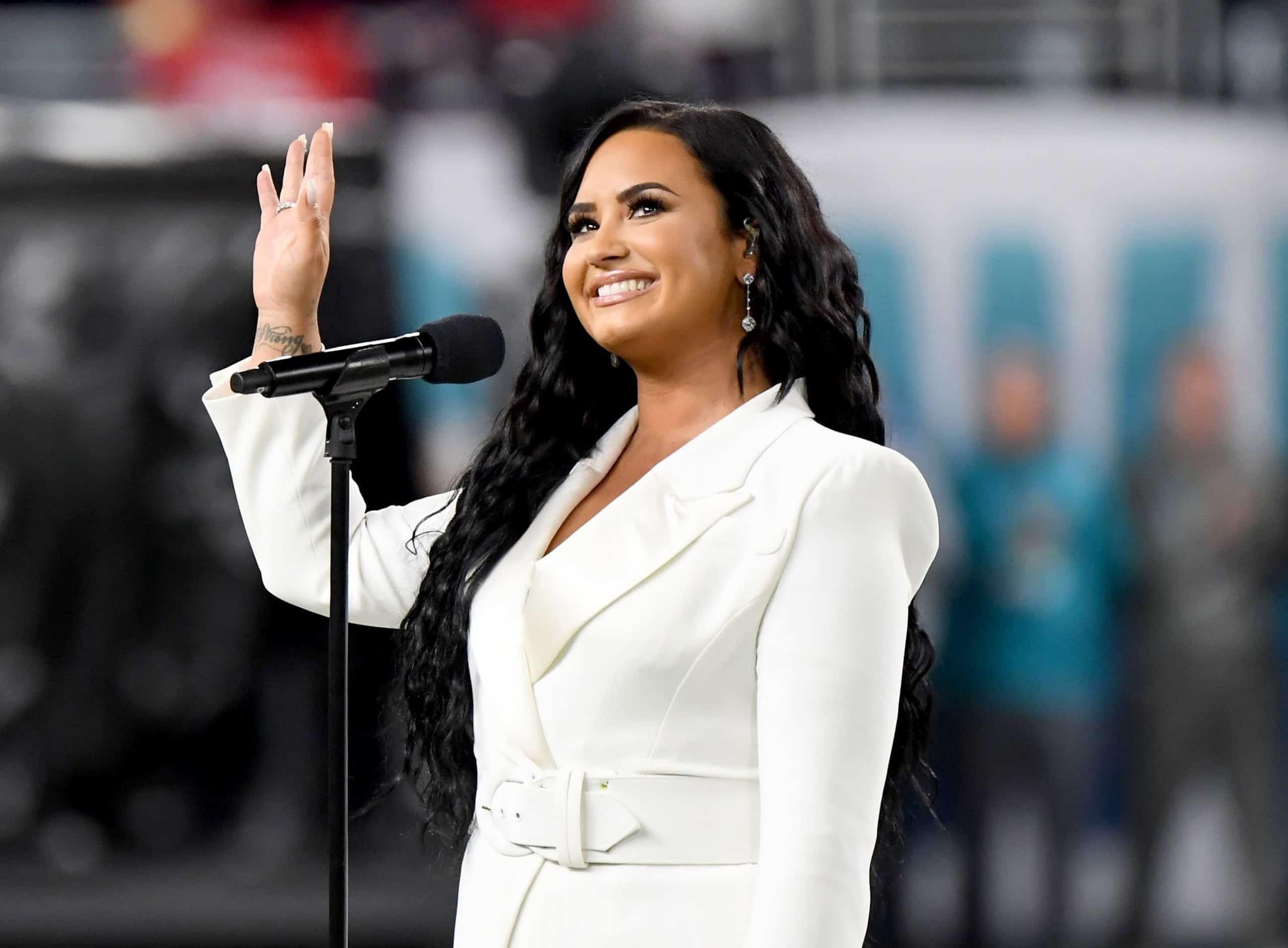 La bague de fiançailles de Lovato vaut très cher