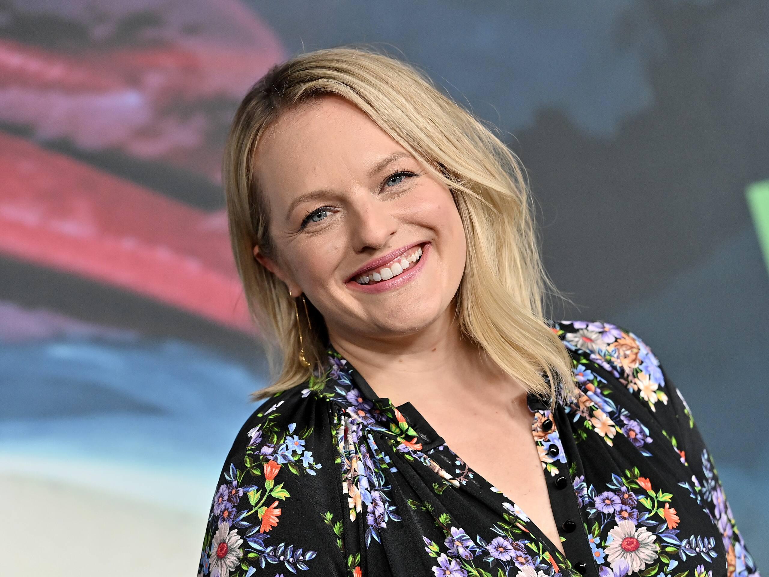 À 41 ans, Elisabeth Moss attend son premier enfant