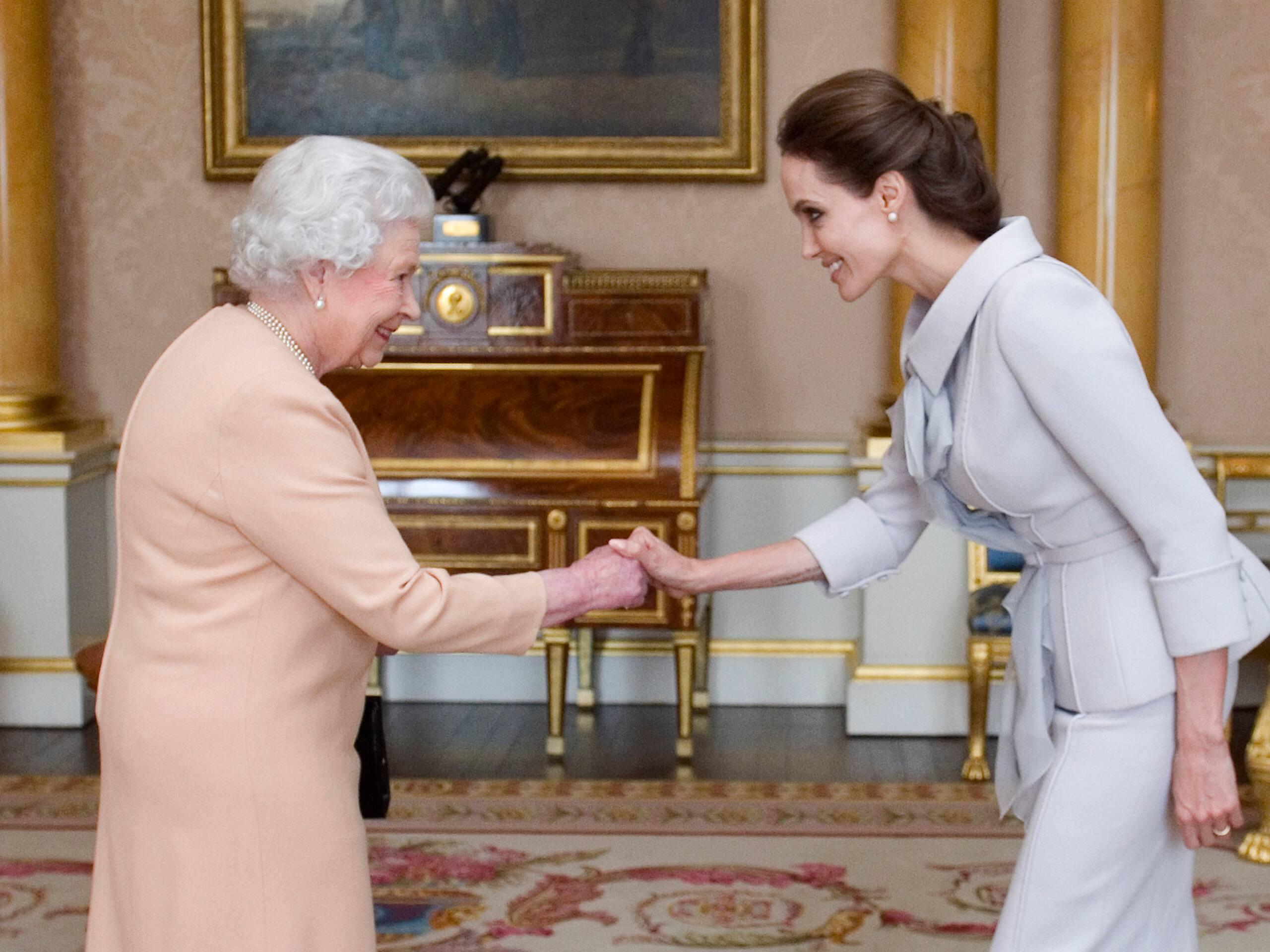 27 vedettes qui ont rencontré la reine