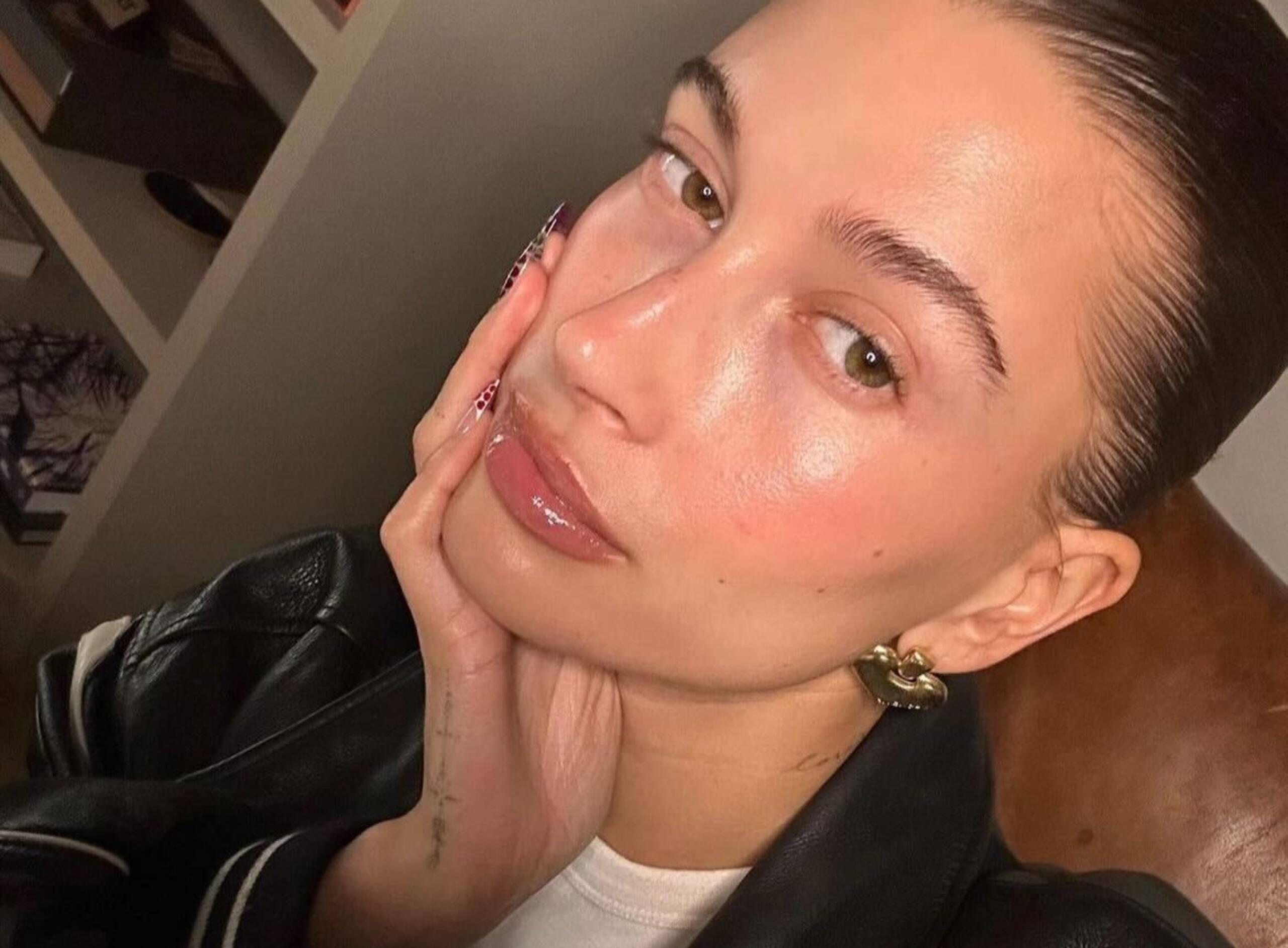 Hailey Bieber plus sexy que jamais pour «rhode»