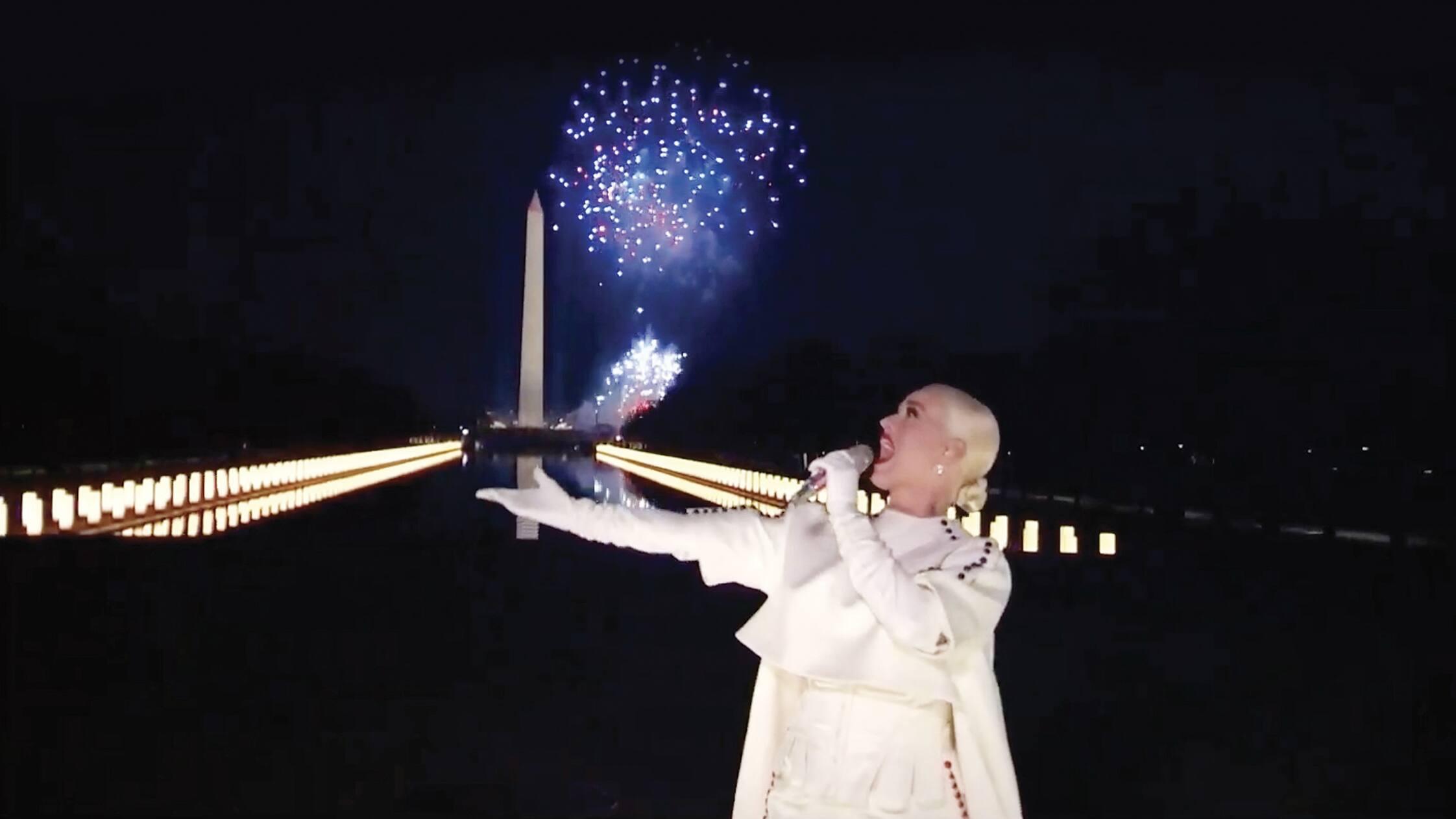 Katy Perry a chanté ,[object Object], pendant le feu d’artifice.