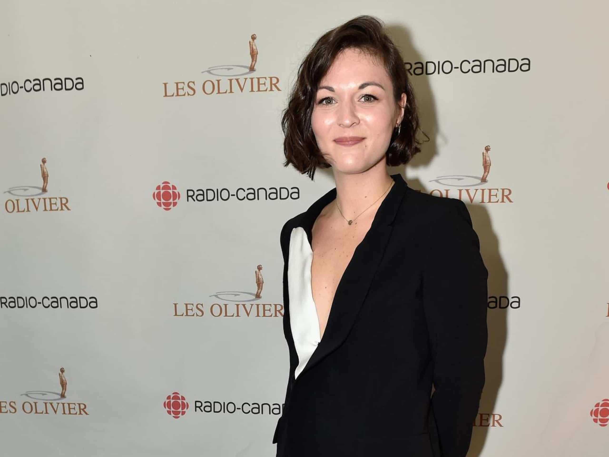 Mélanie des soeurs Boulay vend ses oeuvres d'art 