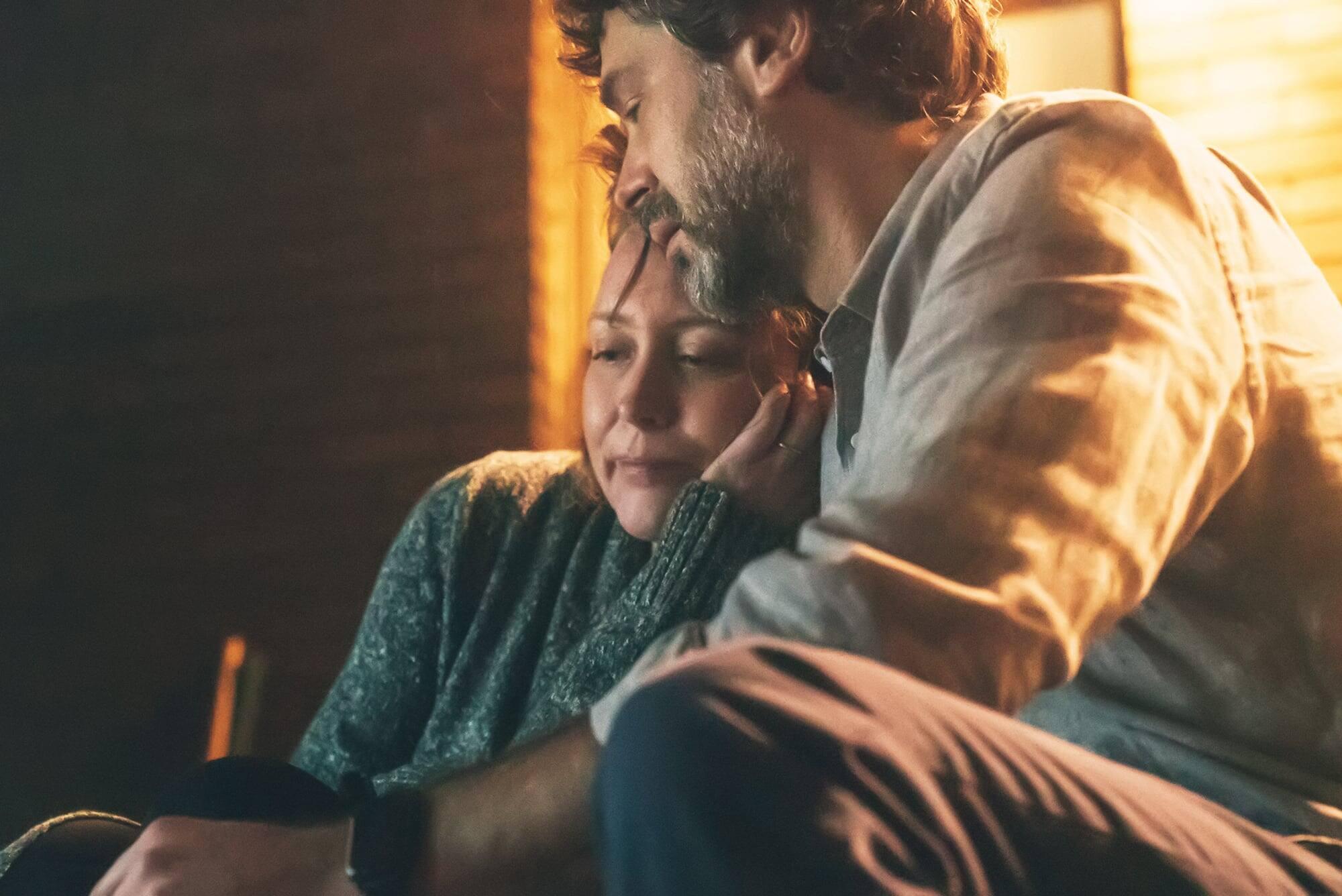 Mélanie et Luc (Isabelle Blais et Stéphane Gagnon) affrontent la situation de deux manières différentes.