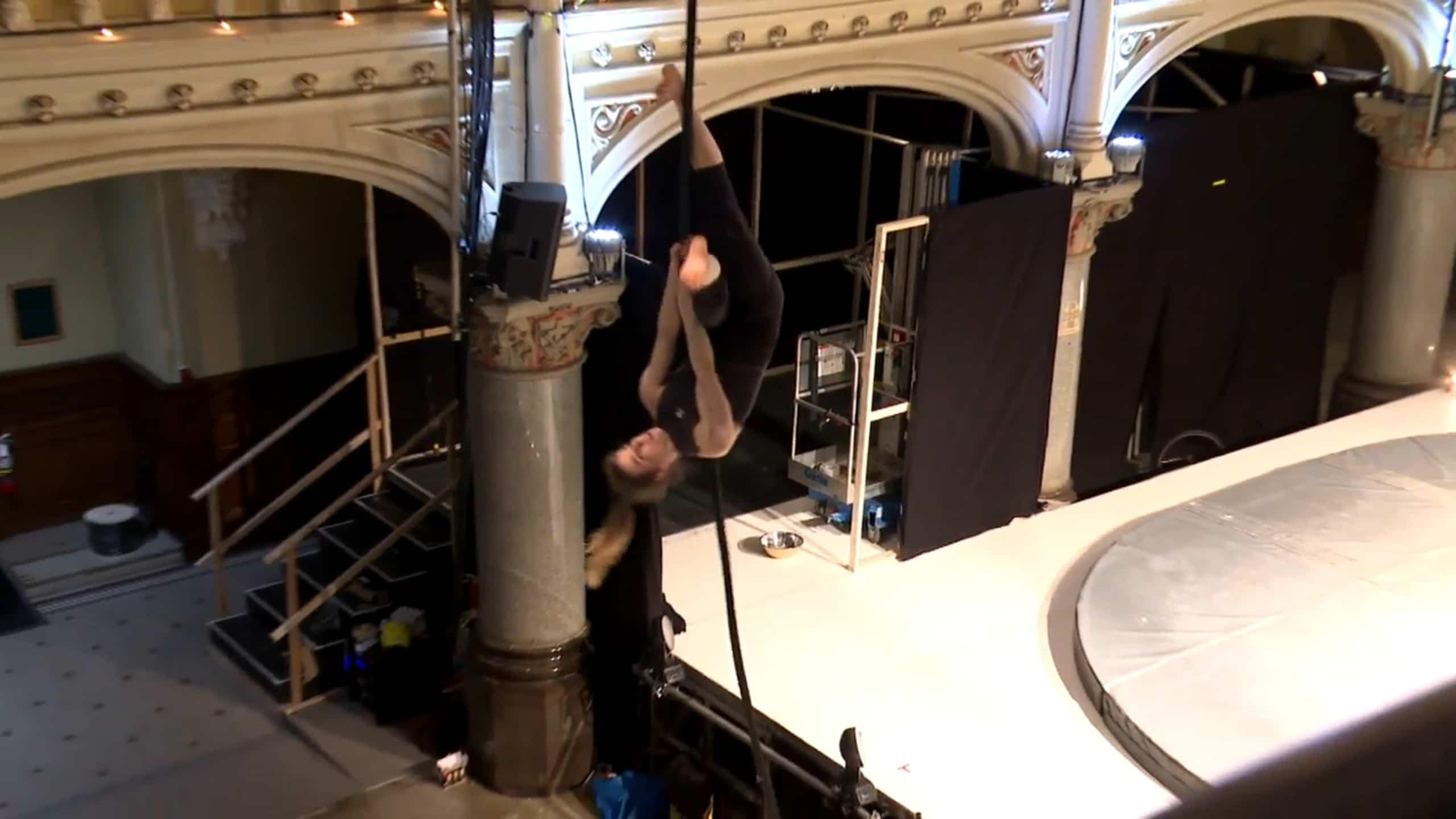 Machine de cirque crée un événement dans une église